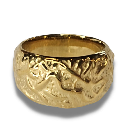 Hammered Gold Ring - Close up