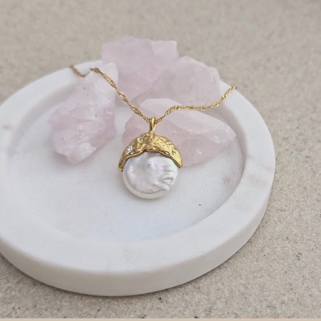 Mother of Pearl Necklace, Video footage